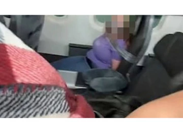 விமானத்தில் கட்டப்பட்ட நிலையில் கொண்டு செல்லப்பட்ட பெண் பயணி! என்ன காரணம்? வைரலாகும் புகைப்படங்கள்