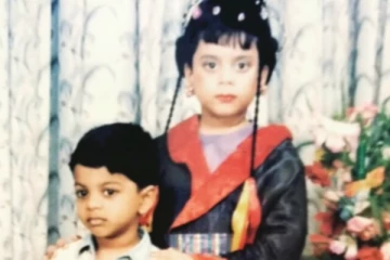 இந்த போட்டோவில் இருக்கும் பிக் பாஸ் பிரபலம் யார் என தெரிகிறதா?