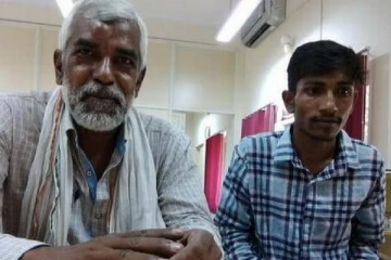 எலக்ட்ரீஷியன் தந்தையை அமெரிக்க வரை பெருமைப்படுத்திய மகன்!