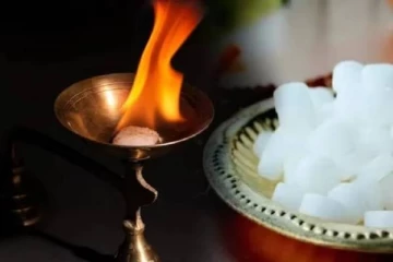 வாஸ்து: வீட்டில் உள்ள பணக்கஷ்டம் நிரந்தரமாக நீங்க கற்பூரம் ஒன்று போதும்