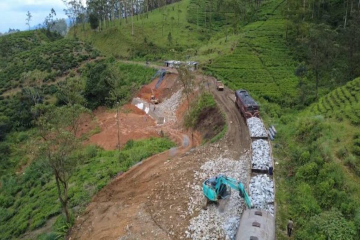 மலையக ரயில் பாதைக்கு மீண்டும் சிக்கல் ; சீரமைப்பு பணிகளில் தாமதம் | Trouble Again For The Upland Railway Line Delay மலையக ரயில் பாதைக்கு மீண்டும் சிக்கல் ; சீரமைப்பு பணிகளில் தாமதம் | Trouble Again For The Upland Railway Line Delay