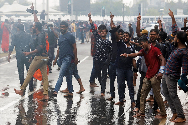 போராட்டகளத்தில் களமிறங்கிய ஆளுங்கட்சியின் குண்டர்கள் | Ruling Party Thugs On The Battlefield