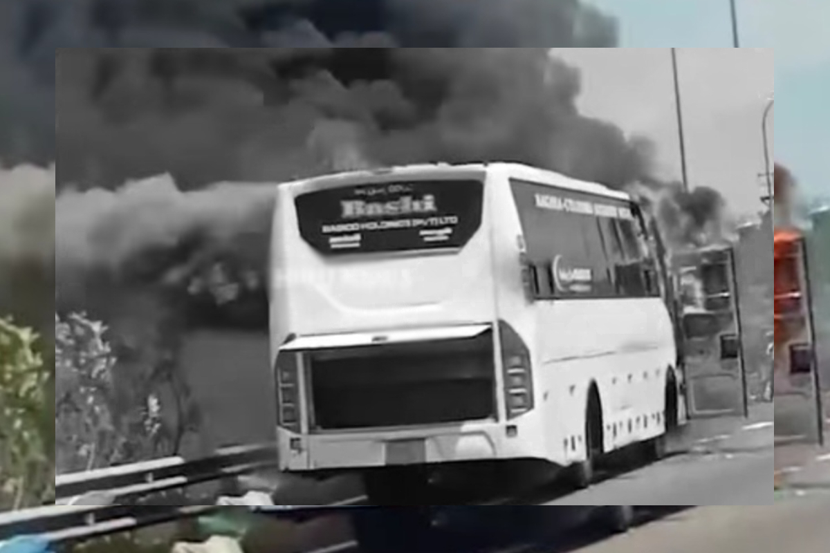 அதிவேக நெடுஞ்சாலையில் திடீரேன பற்றி எரிந்த பயணிகள் பேருந்து! | Luxury Passenger Bus Has Caught Fire