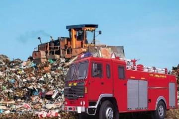 கொழும்பு குப்பைமேட்டில் தீப்பரவல் ; அணைக்க இரு தீயணைப்பு வாகனங்கள் விரைவு