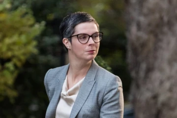 பிரித்தானியாவுக்கு 1.2 மில்லியன் பணியாளர்கள் தேவை: புலம்பெயர்ந்தோரைக் கொண்டு காலியிடங்களை நிரப்ப பரிந்துரை