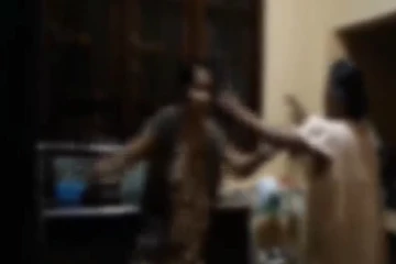 பிரபல பாடசாலையின் ஆசிரியை மாமியார் மீது கொடூர தாக்குதல்