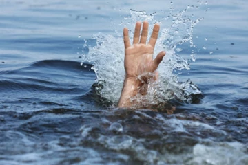 கடலில் நீராடச் சென்ற இரண்டு மாணவர்கள் நீரில் மூழ்கி பலி