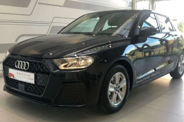 டொலர் நெருக்கடிக்கு மத்தியில் இறக்குமதி செய்யப்பட்ட சொகுசு கார்கள்!