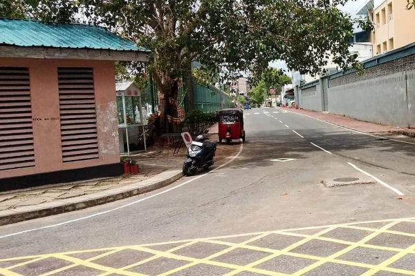 மக்கள் நடமாட்டம் இன்றி வெறிச்சோடி காணப்படும் இலங்கையின் முக்கிய பகுதி! | Colombo That Is Deserted Without People Moving மக்கள் நடமாட்டம் இன்றி வெறிச்சோடி காணப்படும் இலங்கையின் முக்கிய பகுதி! | Colombo That Is Deserted Without People Moving