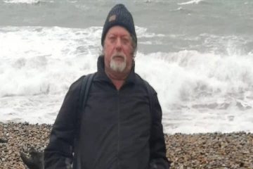 கடலில் மிதந்த உருவம்.. பெண்ணை காப்பாற்ற நினைத்து நடுக்கடலில் குதித்த பிரித்தானியருக்கு காத்திருந்த அதிர்ச்சி