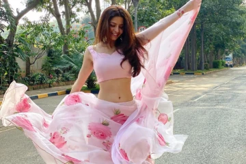 பட வாய்ப்புக்காக கிளாமரில் பட்டைய கிளப்பும் சிம்பு பட நடிகை..இப்படி இருக்கிறார் என்று பாருங்க