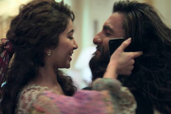 தெய்வத்திருமகள் குழந்தை சாராவா இது? வைரலாகும் புதிய புகைப்படங்கள் | Actress Sara Arjun Recent Protos In Saree Viral