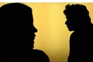 முதலிரவில் வளையல், லிப்ஸ்டிக்குடன் கணவர்.. அதிர்ச்சியில் பெண்! உறவினர்கள் மீது புகார்?