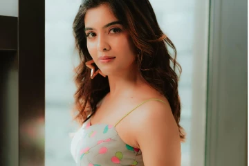 நடிகை அம்ரிதா ஐயர் அழகிய போட்டோஷூட்