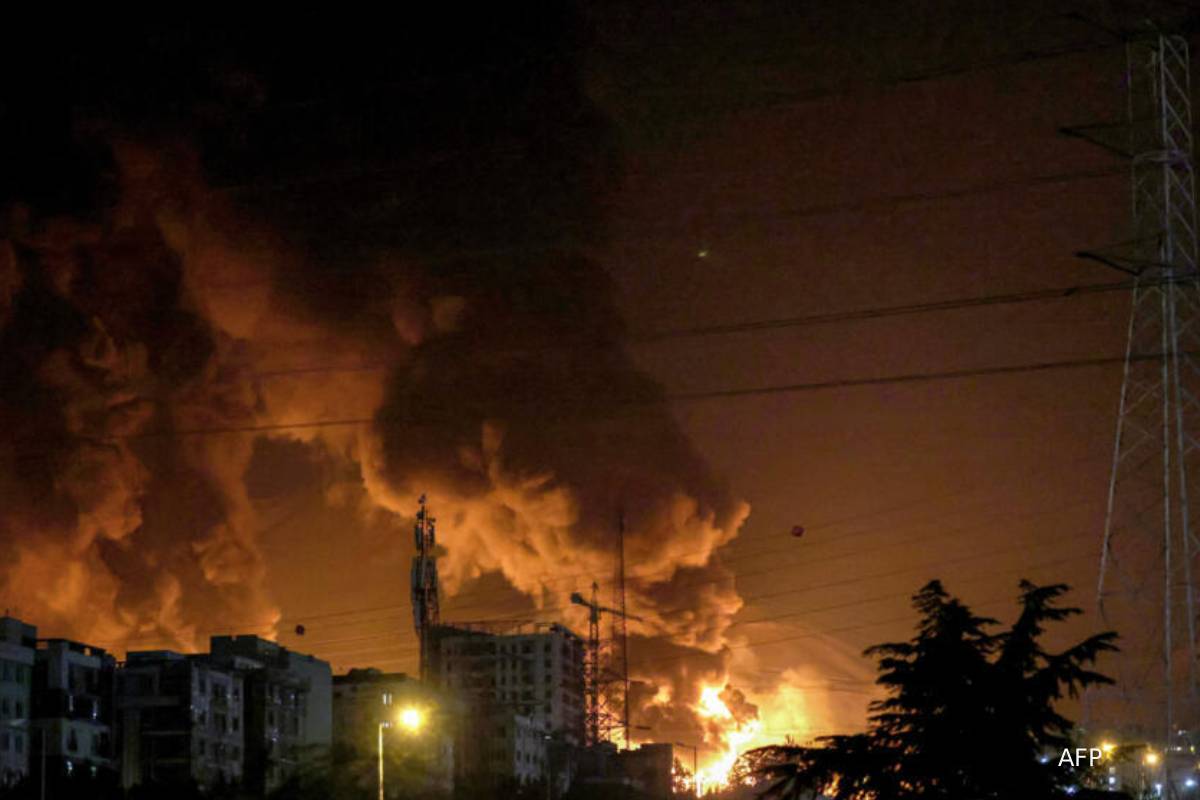 எண்ணெய் ஏற்றுமதிக்கு அதிரடியாகத் திட்டமிட்ட சவுதி அரேபியா: மொத்தமாக முடித்த ஹவுதிகள் | Saudis Found Escape Houthis Shut எண்ணெய் ஏற்றுமதிக்கு அதிரடியாகத் திட்டமிட்ட சவுதி அரேபியா: மொத்தமாக முடித்த ஹவுதிகள் | Saudis Found Escape Houthis Shut