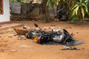 யாழில் 50 இற்கும் மேற்பட்டோர் வீடு புகுந்து தாக்குதல் - காவல்துறை துப்பாக்கி பிரயோகம்