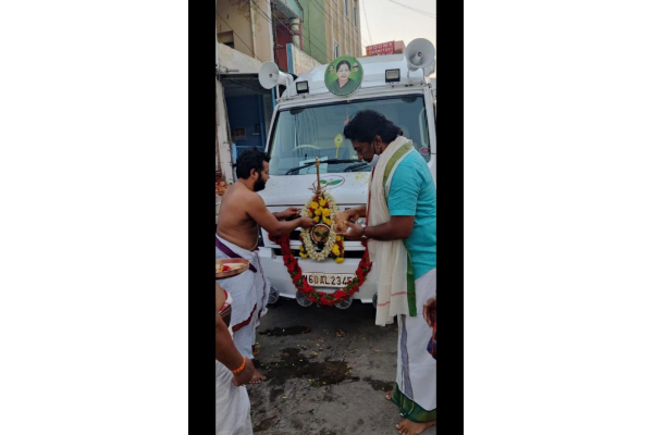 வேலுடன் பிரச்சாரம் செய்ய உள்ள ஓ.பி.எஸ்- பூஜைபோட்ட ஜெயபிரதீப்- சூடாகும் தேர்தல் களம்! | Vel Election Ops Son Van Tirupati