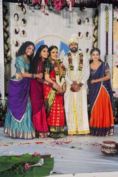 விஜய் டிவியின் ஹிட் சீரியல் நடிகைக்கு திருமணம் முடிந்தது... ஜோடி போட்டோ | Vijay Tv Serial Actress Gets Married விஜய் டிவியின் ஹிட் சீரியல் நடிகைக்கு திருமணம் முடிந்தது... ஜோடி போட்டோ | Vijay Tv Serial Actress Gets Married