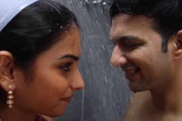 எல்லைமீறும் விஜய் டிவி சீரியல்.. முத்தக்காட்சியை தொடர்ந்து குளியளறை காட்சியை இறக்கும் சீரியல்