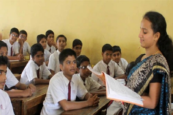 சேலை விலைகள் அதிகரிப்பு - நெருக்கடியில் ஆசிரியைகள் | Increase In Saree Prices Teachers In Crisis