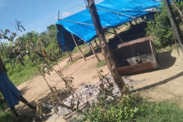 மயிலத்தமடுவில் சிங்கள பேரினவாதிகளினால் எரிக்கப்படும் பண்ணையாளர்களின் குடியிருப்பு (படங்கள்)