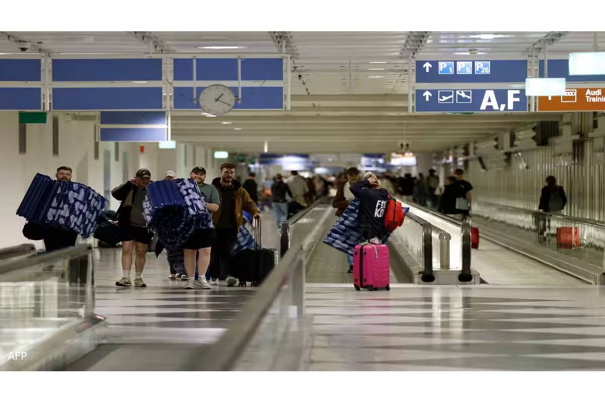 Australia bans iranian visa holders in border