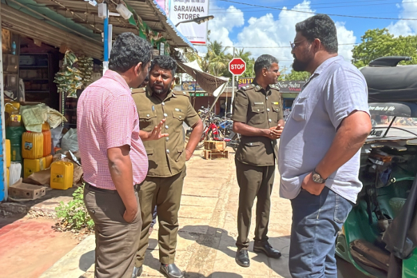 கோழி இறைச்சியில் புளுக்கள்; வவுனியா உணவகத்தில் அதிரடி சோதனை | Bugs In Chicken Meat Vavuniya Restaurant