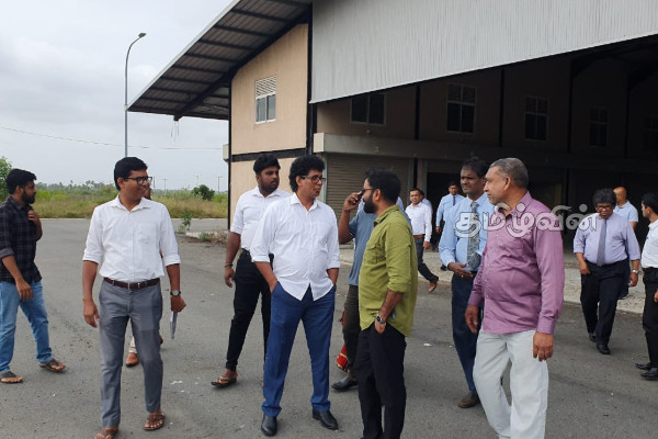 யாழ். மட்டுவில் பகுதியில் உள்ள பொருளாதார மத்திய நிலையத்தை பார்வையிட்ட வசந்த சமரசிங்க | Wasantha Mp Visit Economic Center Madduvil
