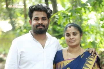தாய்-மகன் இருவரும் ஒரே நேரத்தில் பொதுப்பணித் தேர்வில் தேர்ச்சி! கேரளாவில் ஆச்சரிய சம்பவம்