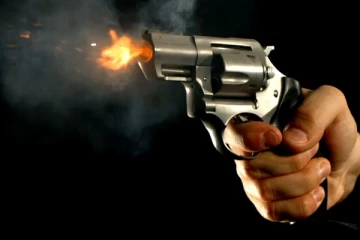 பொலிஸாரால் தேடப்பட்டு வந்த நபர் சுட்டுக் கொலை