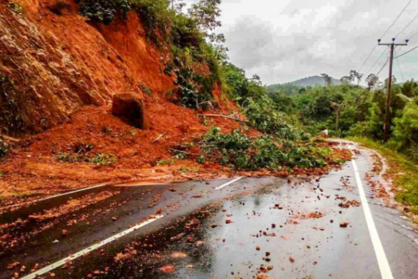 தொடர்ந்து நடைமுறையில் இருக்கும் சிவப்பு எச்சரிக்கை! | Landslide Red Nbro Notices தொடர்ந்து நடைமுறையில் இருக்கும் சிவப்பு எச்சரிக்கை! | Landslide Red Nbro Notices