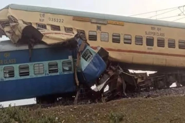 விரைவு ரயில் தடம் புரண்டு விபத்து - 3 பேர் உயிரிழப்பு