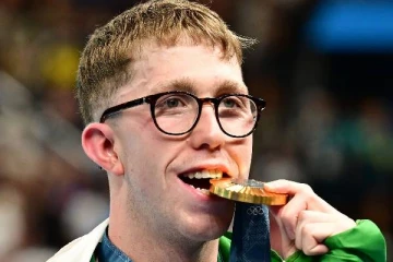 பாரீஸ் Seine நதியில் நீச்சல் போட்டி... தங்கம் வென்றவர் மருத்துவமனையில் அனுமதி