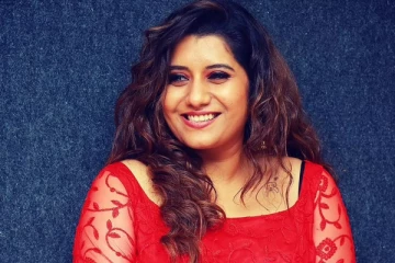 காதல் தோல்வி பாடலுக்கு பிரபல நடிகருடன் அப்படியொரு ஆட்டம் போட்ட பிரியங்கா..உடனடியாக கட்டிப்பிடித்த நடிகர்