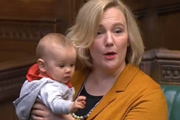 பிள்ளையுடன் இனி நாடாளுமன்றத்தில் வரவேண்டாம்... தடை விதிப்புக்கு பதிலடி தந்த பிரித்தானிய பெண் எம்.பி