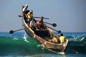 மாயமான மீனவர்கள் டக்ளஸின் உதவியுடன் மீட்பு