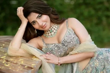 ஐஸ்வர்யா மேனன் வேற லெவல் கவர்ச்சி போட்டோஷூட்