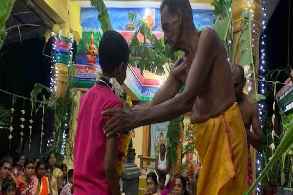 வவுனியாவில் ஒரு மில்லியன் ரூபாவுக்கு ஏலம் போன மூன்று மாம்பழங்கள்! | Vavunia Mango Auctioned For One Million Rupees