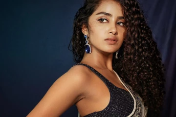 சேலையில் கிளாமர் காட்டும் அனுபமா பரமேஸ்வரன்! அவரா இப்படி?