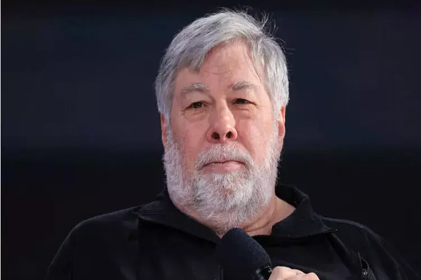ஆப்பிள் இணை நிறுவனர் வைத்தியசாலையில் அனுமதி! | Apple Co Founder Admitted To Hospital