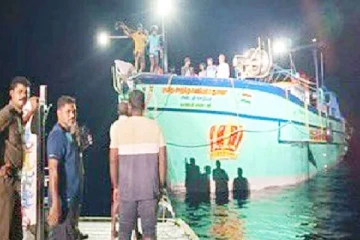 குவைத்திலிருந்து படகில் தப்பிவந்த தமிழர்கள் சிறையில் அடைப்பு