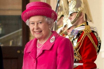 மகா ராணியின் மறைவினால் சோகத்தில் மூழ்கிய பிரித்தானியா! 96 முறை ஒலித்த மணி