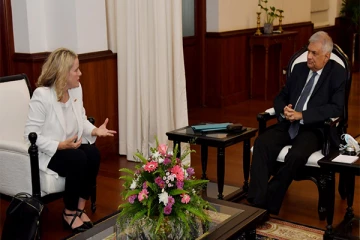 ஏற்றுமதி சார்ந்த பொருளாதாரத்தை அபிவிருத்தி செய்வதில் இலங்கை கவனம் செலுத்துவதாக ரணில் விக்ரமசிங்க தெரிவிப்பு