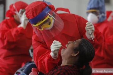 කොරෝනා රෝගියෙක් එක්ක හිටියත් හැදෙන්නෙ නැති ක්‍රමය මෙන්න..