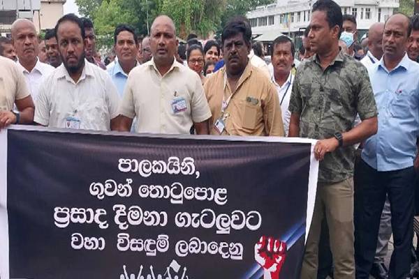 அடையாள எதிர்ப்பு போராட்டத்தில் குதித்த விமான நிலைய ஊழியர்கள்! | Airport Staff Anti Identification Protest Today