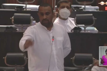 சபாநாயகர் 'பொய்காரன்' - நாடாளுமன்றத்தில் ஆவேசப்பட்ட சமிந்த விஜேசிறி