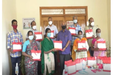 கொரோனா பணியில் உள்ள தன்னார்வலர்களுக்கு லயோலா கல்லூரி உதவி