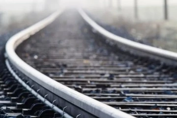 දුම්රිය මාර්ගයක පීල්ලක් කැඩී යයි - ධාවන කටයුතුවලටත් බාධා..