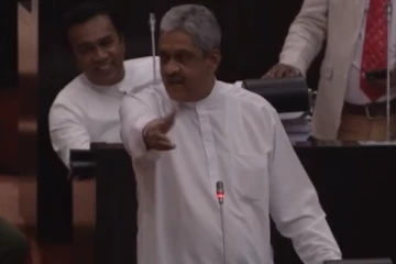தகுந்த பாடம் புகட்டுவேன் - அமைச்சர்களுக்கு பொன்சேகா கடும் எச்சரிக்கை