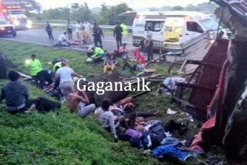 දකුණු මෙක්සිකෝවේ රිය අනතුරක්.